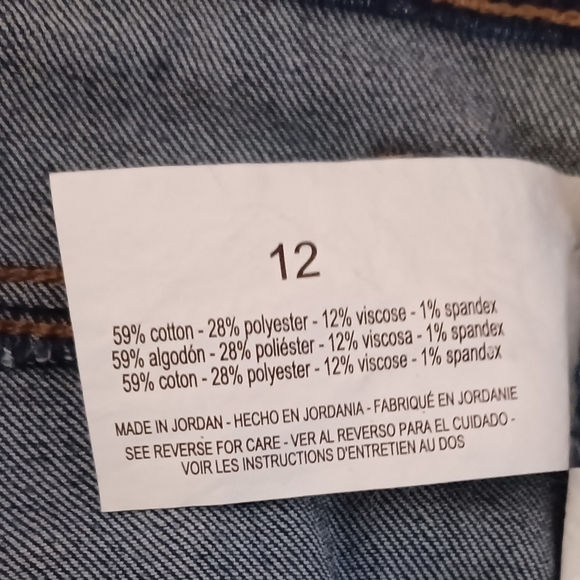 A Gloria Vanderbilt Amanda Capri Denim Jeans - Picture 5 of 5